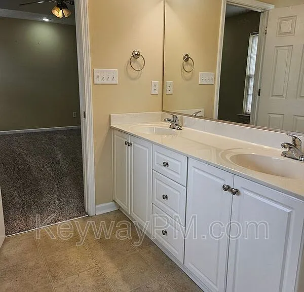 450 Lory Ln — Photo 6