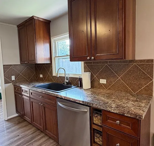 1210 Potter Ave — Photo 5