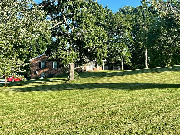 2nd image of 564 Cardwell Ln
