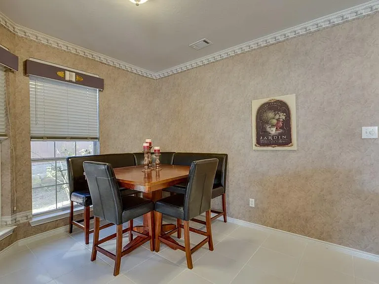 801 Steeps Ct — Photo 17