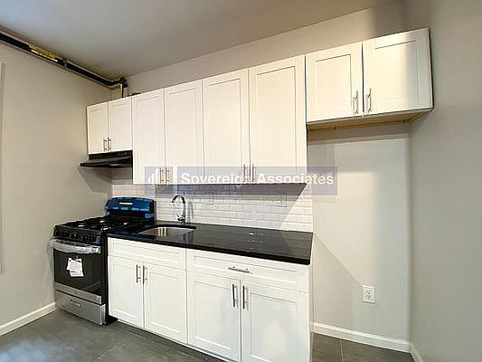 4th image of 567 W 170th St #21