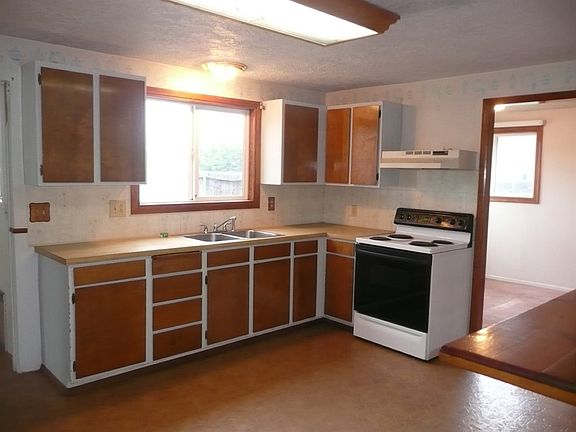 4th image of 18206 E Boone Ave