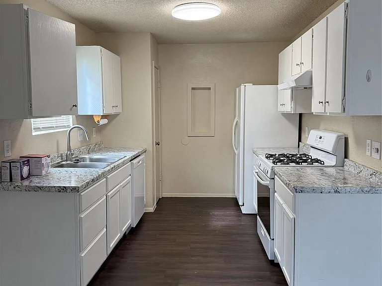 2712 Cameron Loop — Photo 8