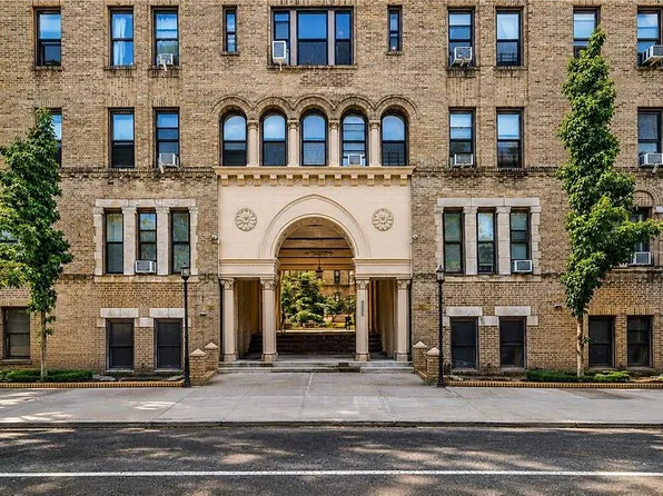 7101 Colonial Rd APT R3f, Brooklyn, NY 11209