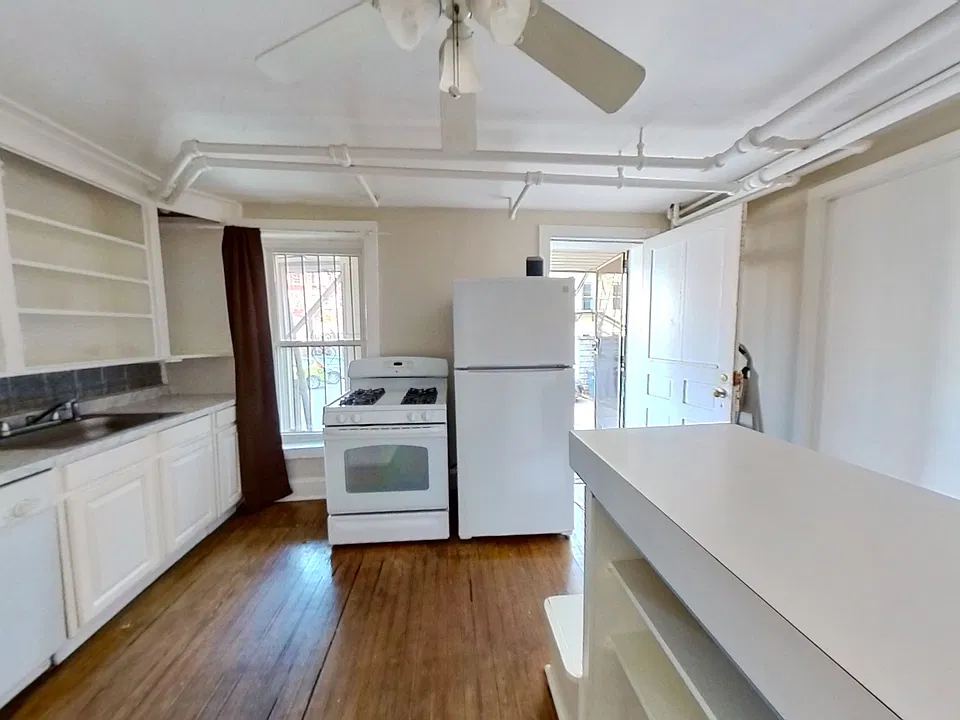 805 Saint Paul St #BASEMENT