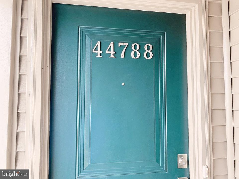 1st image of 44788 Tiverton Sq