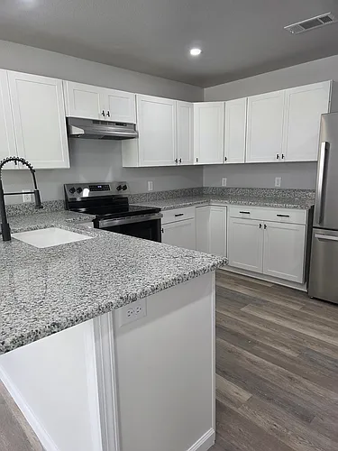 429 Oaklawn St Photo 1