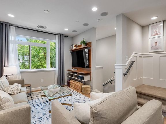 2nd image of 403 Neves Rd