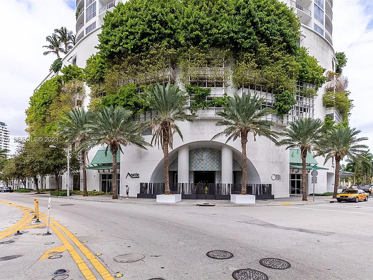 1750 N Bayshore Dr #15F — Photo 16