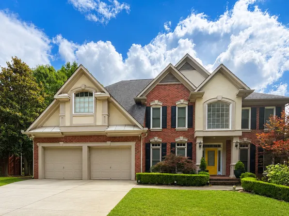 4294 Balmoral Glen Dr, Berkeley Lake, GA 30092