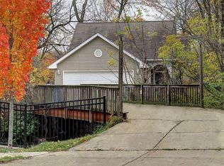 5577 Burns Rd, North Olmsted, OH 44070