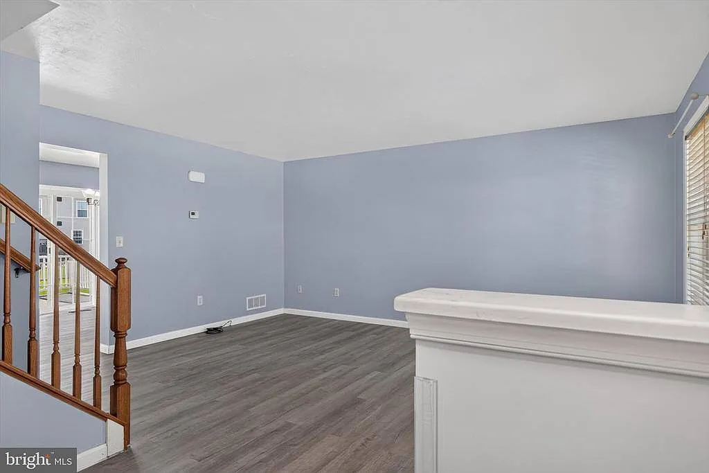 3 bed, 2.5 bath, 1276 sqft, $2,500 — Photo 4