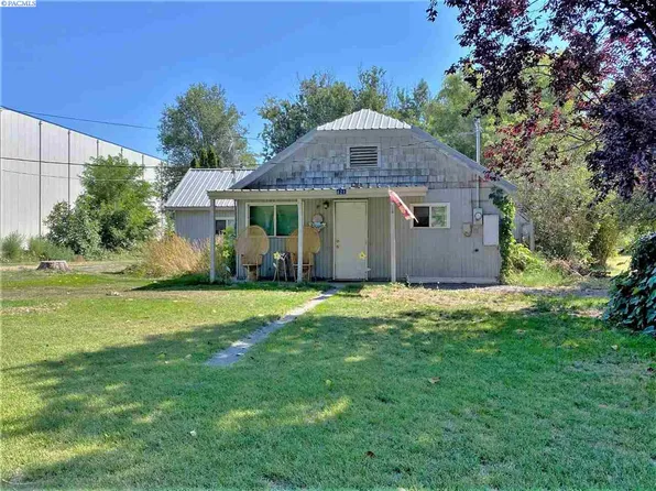 621 Forrest Rd, Grandview, WA 98930