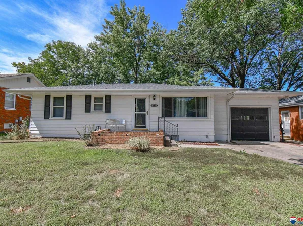 2725 S 38th St, Lincoln, NE 68506
