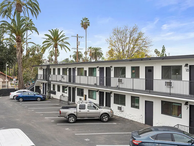 Echo Lake Apartments — Photo 12