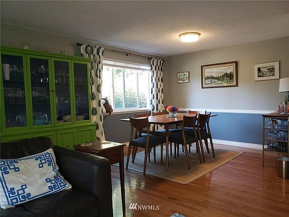 4th image of 2945 Cloverfield Dr SE