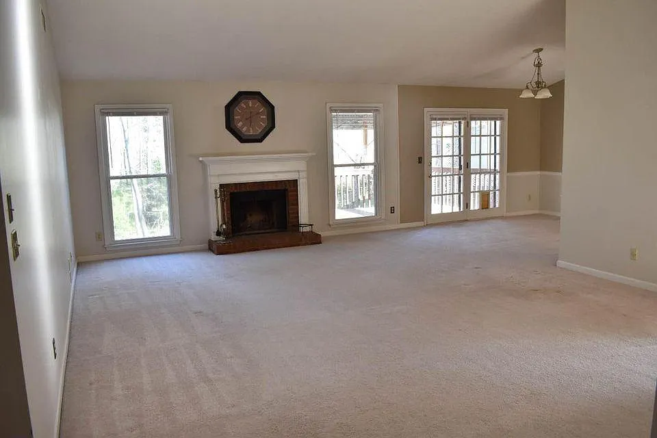 2441 Country Lake Ln — Photo 2