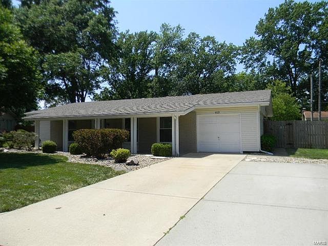 1st image of 613 Sunset Dr