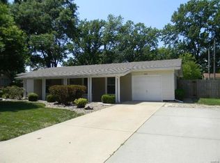 613 Sunset Dr, Edwardsville, IL 62025