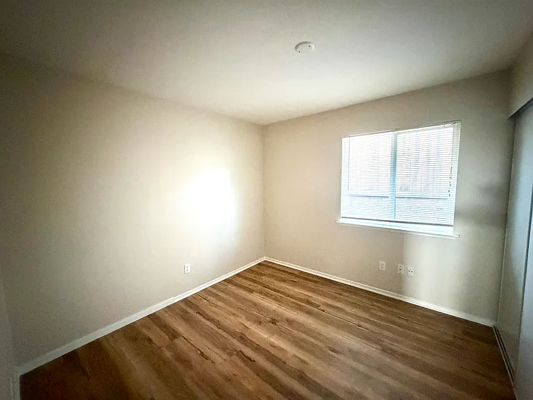 4901 Hillridge Way — Photo 14