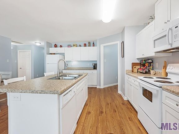 5th image of 401 E Sanders St