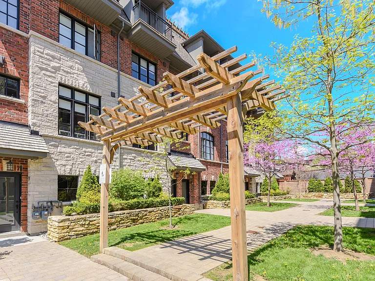 1145 Ossington Ave #D38 — Photo 4