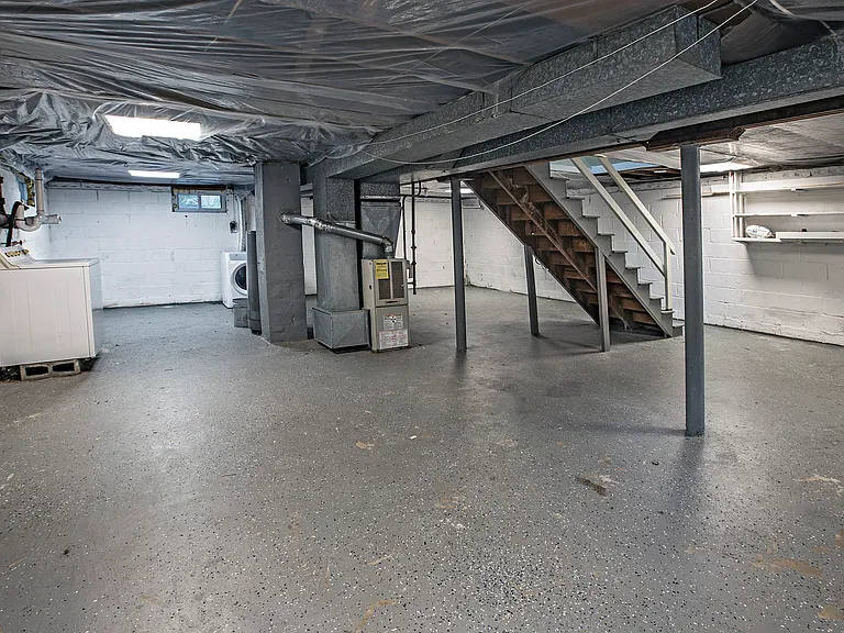 16 W Linden Ave — Photo 3
