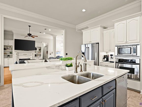 5th image of 2378 S Turnberry Ave