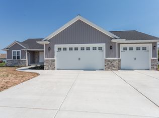 2025 Sandy Springs Rd, De Pere, WI 54115