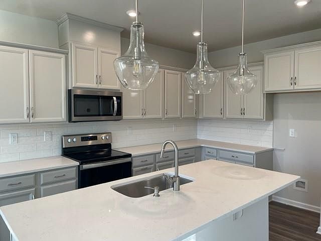 2nd image of 5635 De Vere Dr #106
