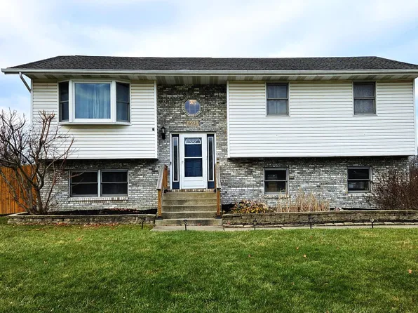 693 Admiral Dr, Porter, IN 46304
