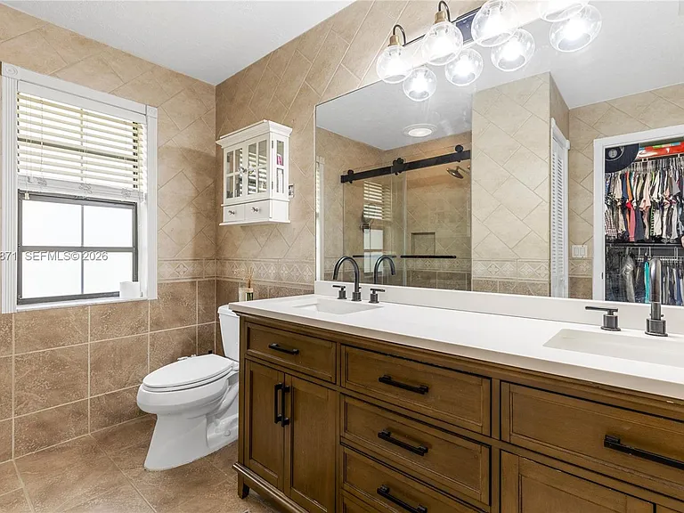 10900 NW 18th Ct — Photo 35