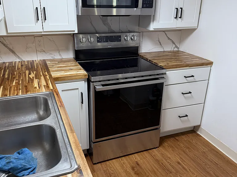 1 N Summit St #4 — Photo 3