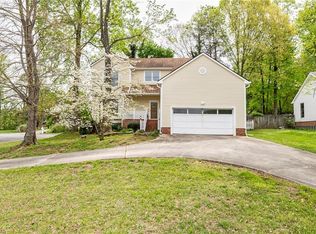 1529 Chimney Rock Dr, Kernersville, NC 27284