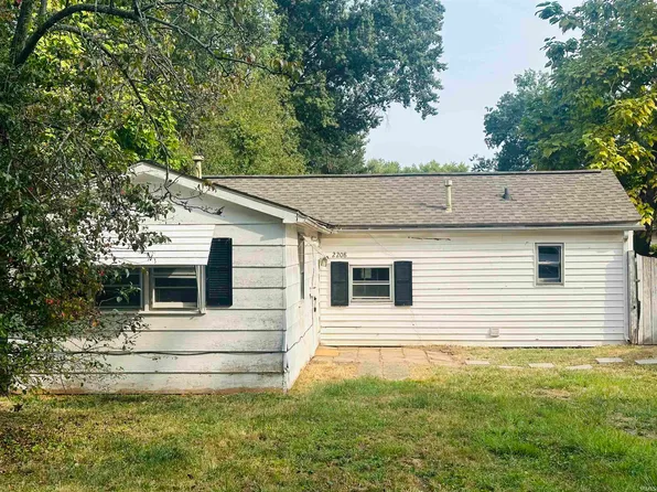 2208 Ravenswood Dr, Evansville, IN 47714