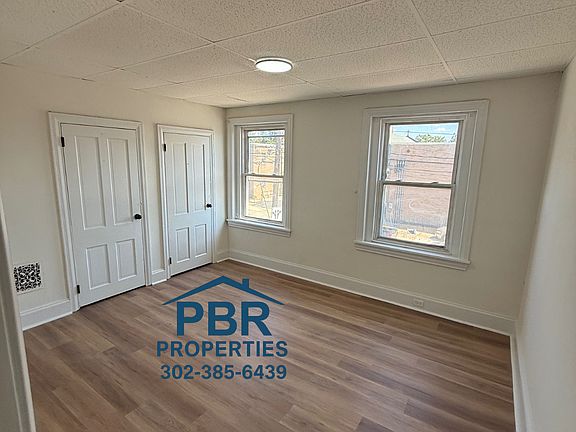 4th image of 307 N Van Buren St
