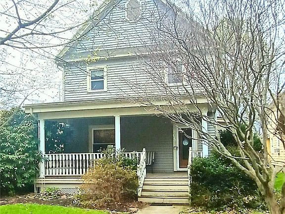 2nd image of 805 Main St