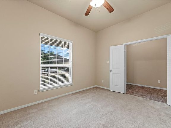 3rd image of 8911 Breezeloch Dr