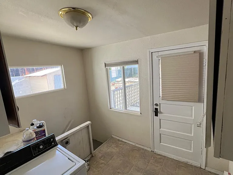 705 S 13th Ave — Photo 17