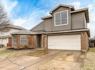 820 Meadowlark Dr, Saginaw, TX 76131