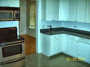 3rd image of 1915 W Larchmont Ave