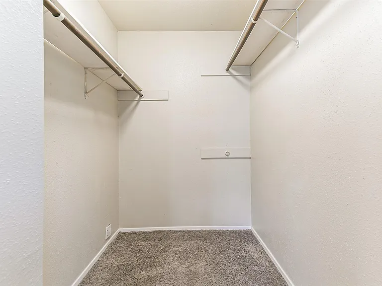 207 Woodvale Dr — Photo 21