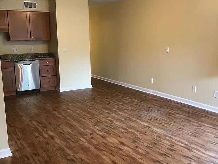 141 Colonial Cir #B4 — Photo 4