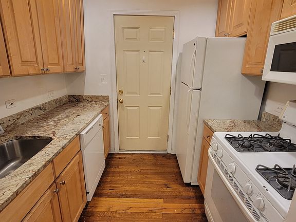 3rd image of 677 W Wrightwood Ave APT 1N