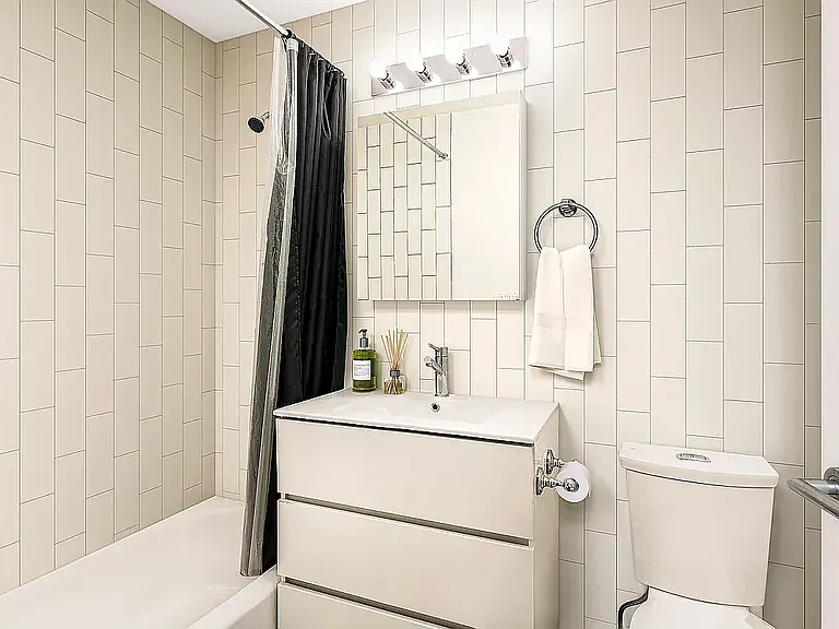 431 Wilson Ave #4RR — Photo 4