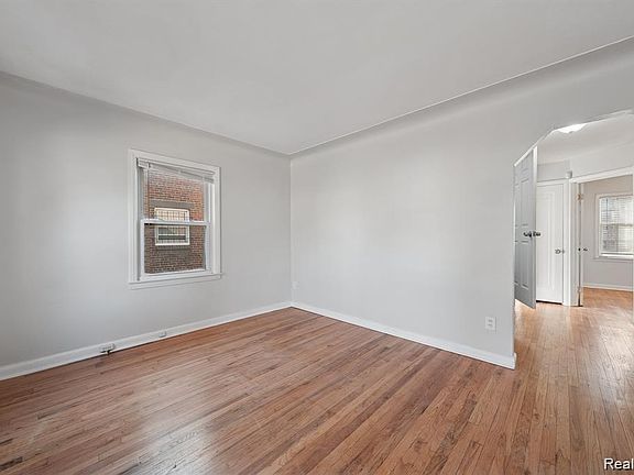 3rd image of 18627 Justine St