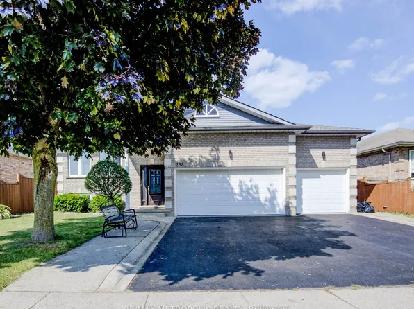 258 Saginaw Pkwy, Cambridge, ON N1T 1R7