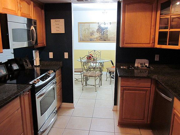 5th image of 11610 NW 80th Ct