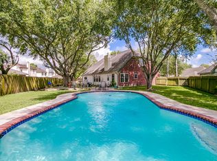 15818 Heritage Falls Dr, Friendswood, TX 77546