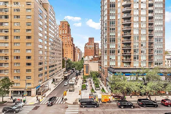 Sold by Sotheby's International Realty | media 37